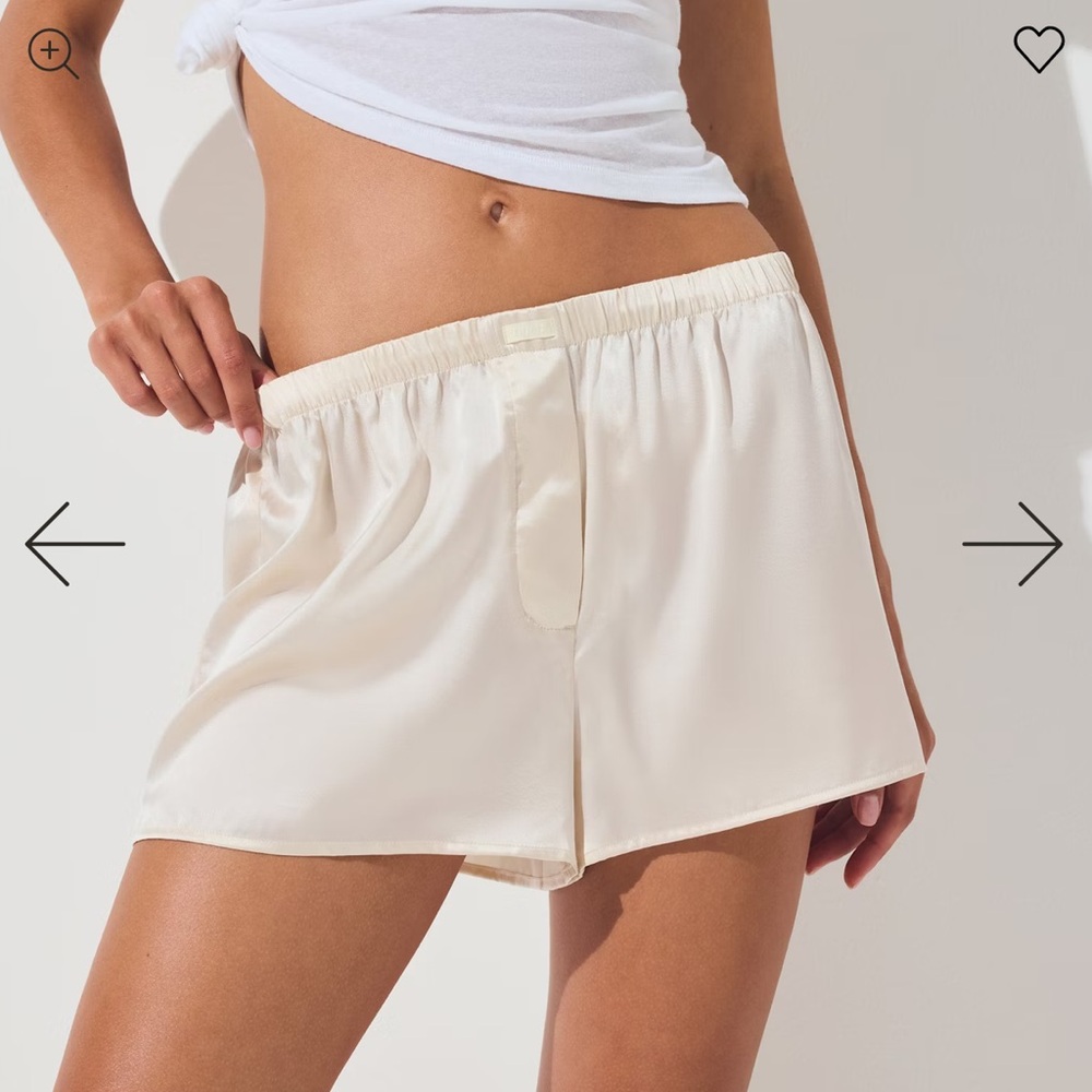 SKIMS NWT silk boxer pajama pants in ecru / champagne / gold size medium